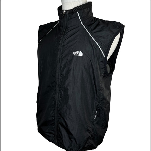 The North Face Men’s Black Full Zip Mesh Back Lightweight Vest - Picture 4 of 16